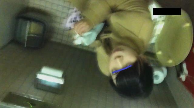 Read more about the article 究極のバレ トイレ盗撮Vol.1 撮影者開き直り