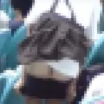 水泳大会観覧席で着替え始めちゃった〇〇ちゃん