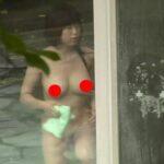 露天風呂の入り口で美人ばかりを待ち伏せ盗撮(お宝有)