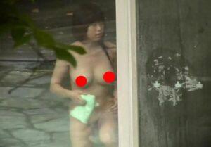 露天風呂の入り口で美人ばかりを待ち伏せ盗撮(お宝有)