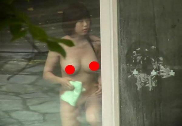 露天風呂の入り口で美人ばかりを待ち伏せ盗撮(お宝有)
