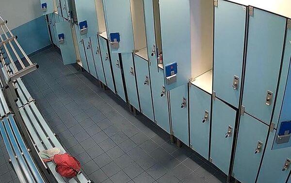 ロッカールームの防犯カメラ１
