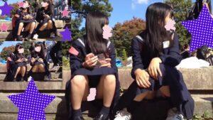 ごっつ可愛い制服娘2名のサービスしすぎパンチラ
